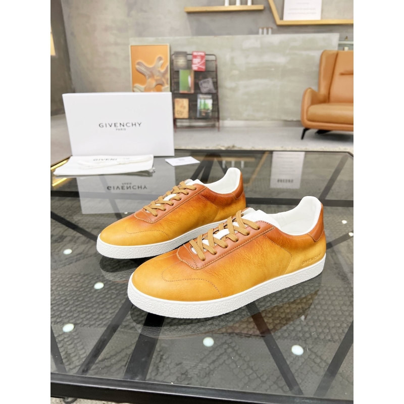 G*u*i casual shoes